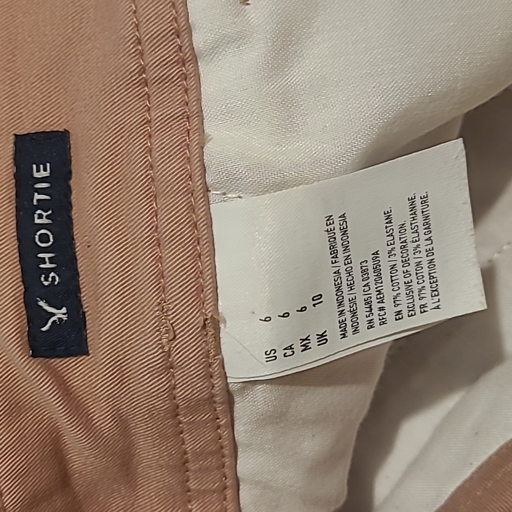 Shorts - Picture 2 of 3